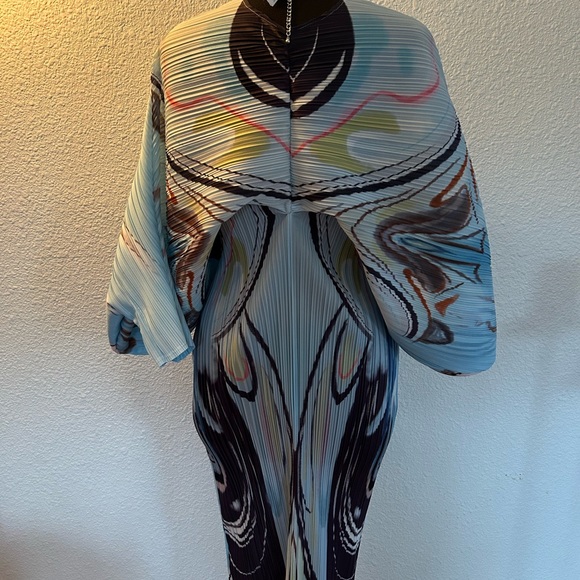 Gorgeous NWOT stretchy dress beautiful color combination NECKLACE NOT INCLUDED - Picture 3 of 3